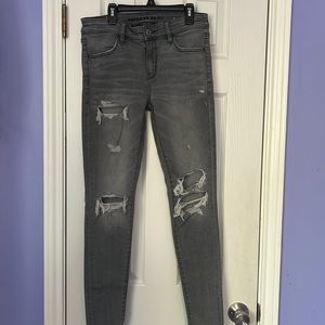 like new  american eagle ripped skinny jeans